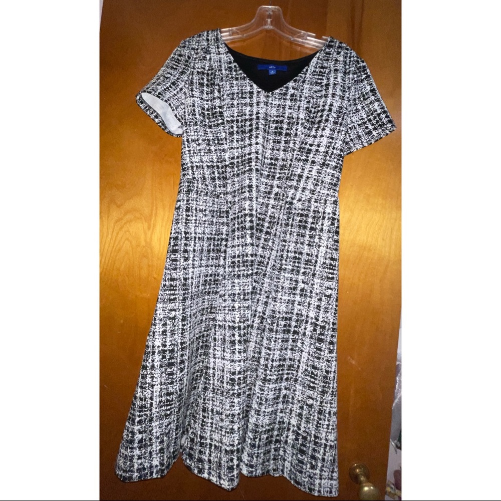 Casual black and white patterned dress
